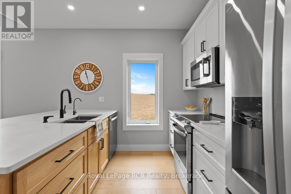 13 Jonathan Crescent, South Bruce, ON - Indoor Photo Showing Kitchen With Double Sink With Upgraded Kitchen