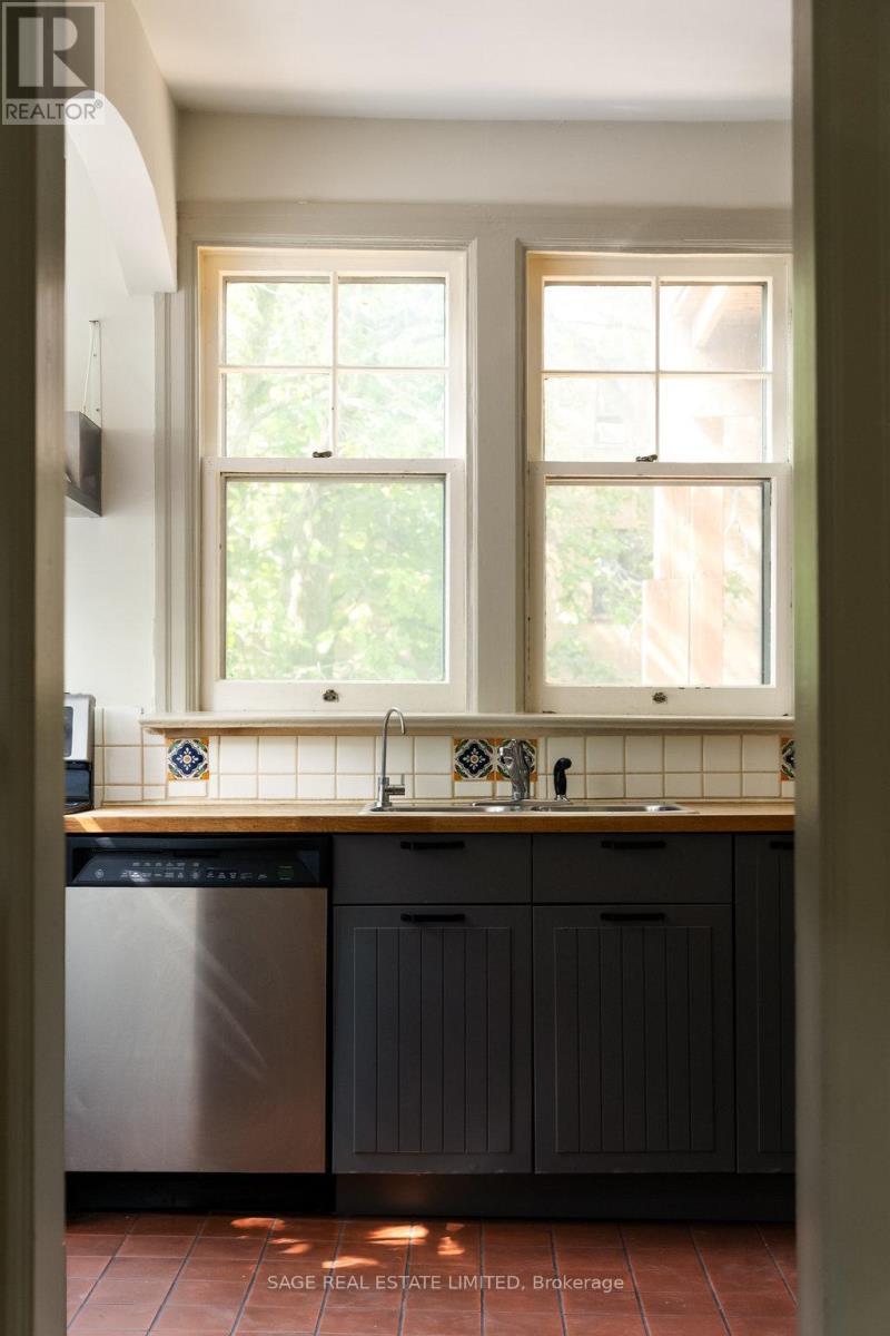 36 Mountwood Avenue, Hamilton, ON - Indoor Photo Showing Kitchen