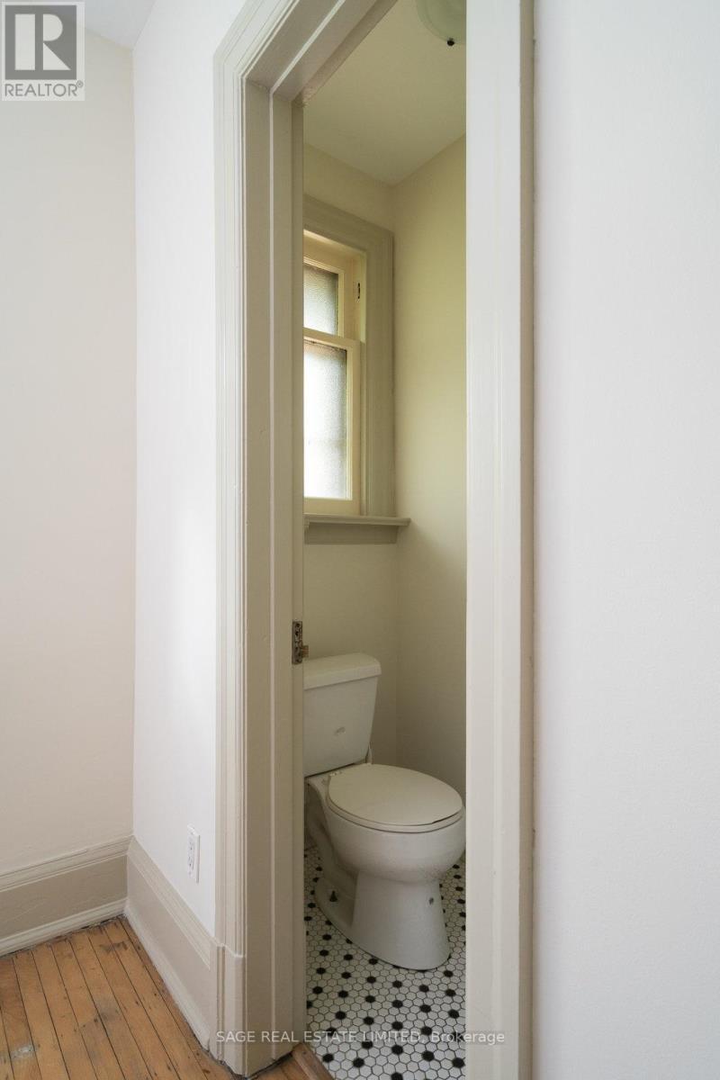 36 Mountwood Avenue, Hamilton, ON - Indoor Photo Showing Bathroom