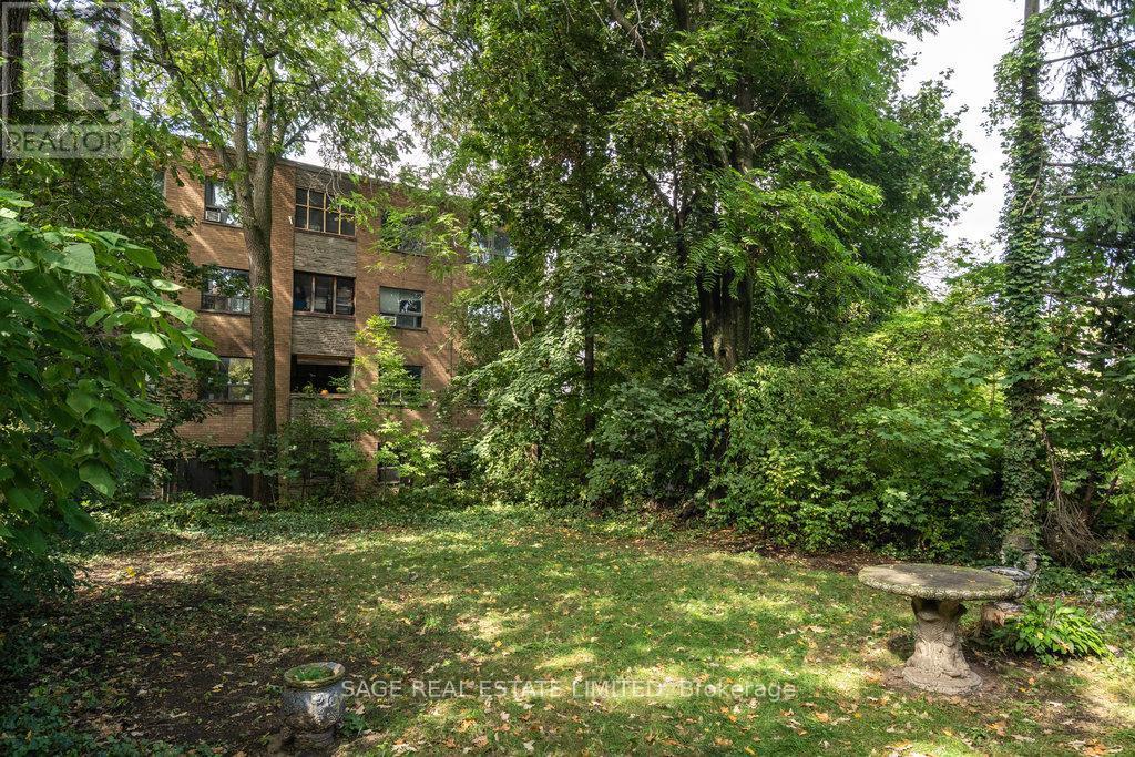 36 Mountwood Avenue, Hamilton, ON - Outdoor