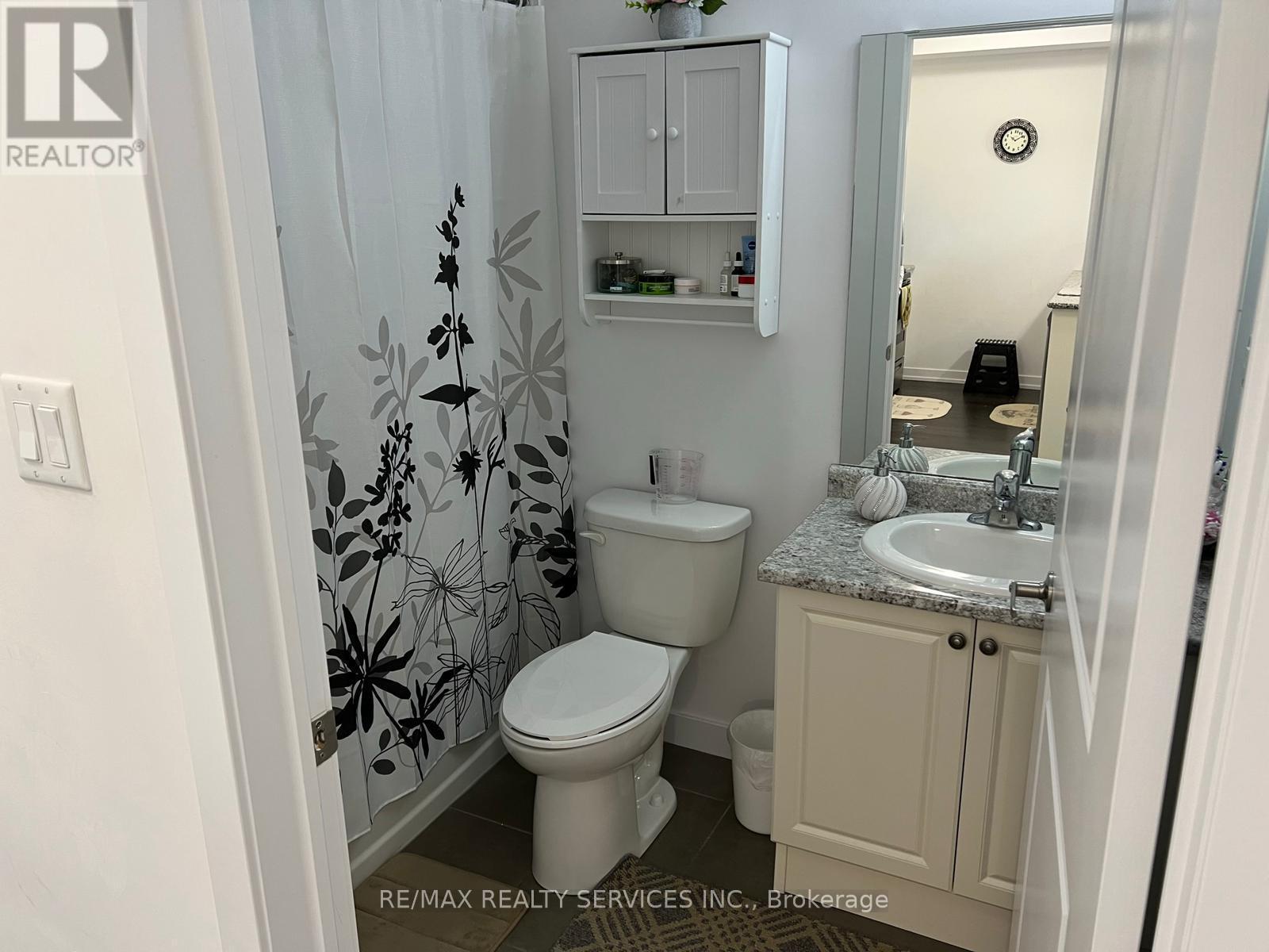 236 - 125 Shoreview Place, Hamilton, ON - Indoor Photo Showing Bathroom