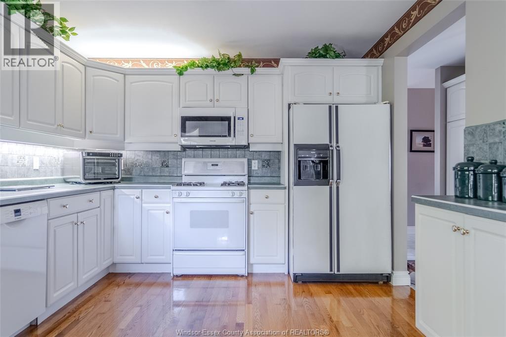 171 Sparling Dr, Lakeshore, ON - Indoor Photo Showing Kitchen