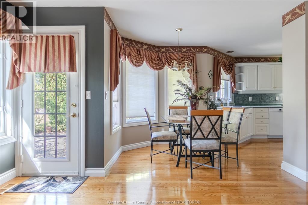 171 Sparling Dr, Lakeshore, ON - Indoor Photo Showing Dining Room