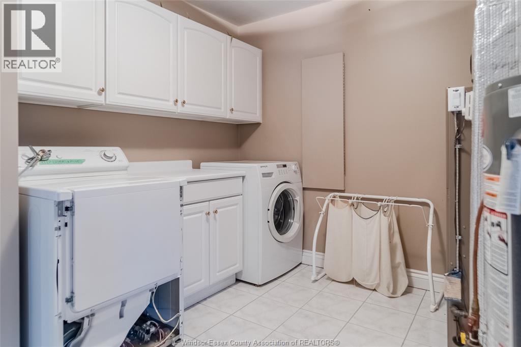 171 Sparling Dr, Lakeshore, ON - Indoor Photo Showing Laundry Room