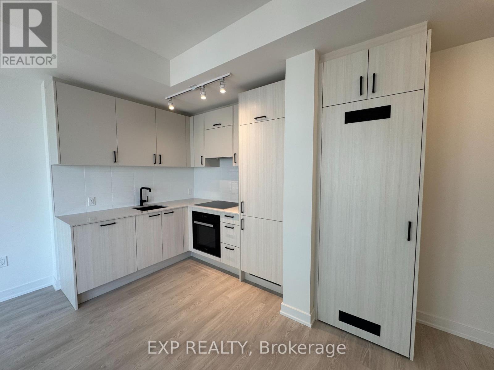 712 - 1 Quarrington Lane, Toronto, ON - Indoor Photo Showing Kitchen