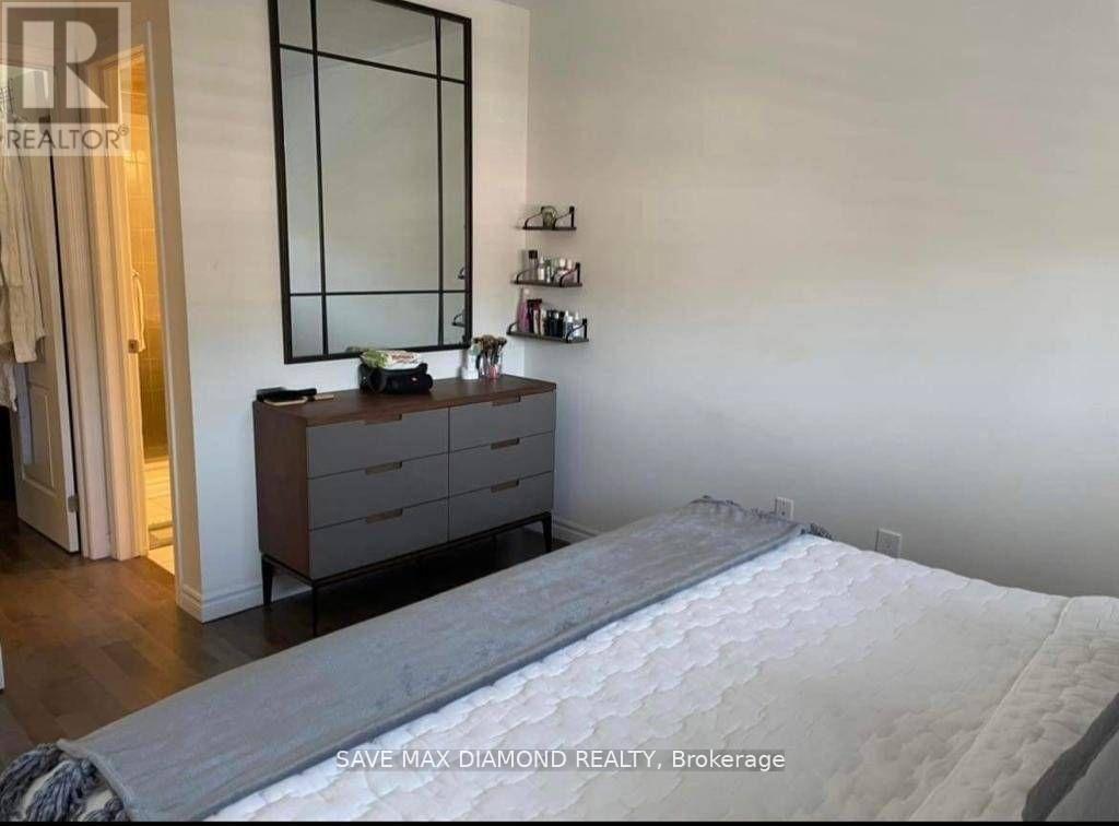 10 Minlow Way, Aurora, ON - Indoor Photo Showing Bedroom