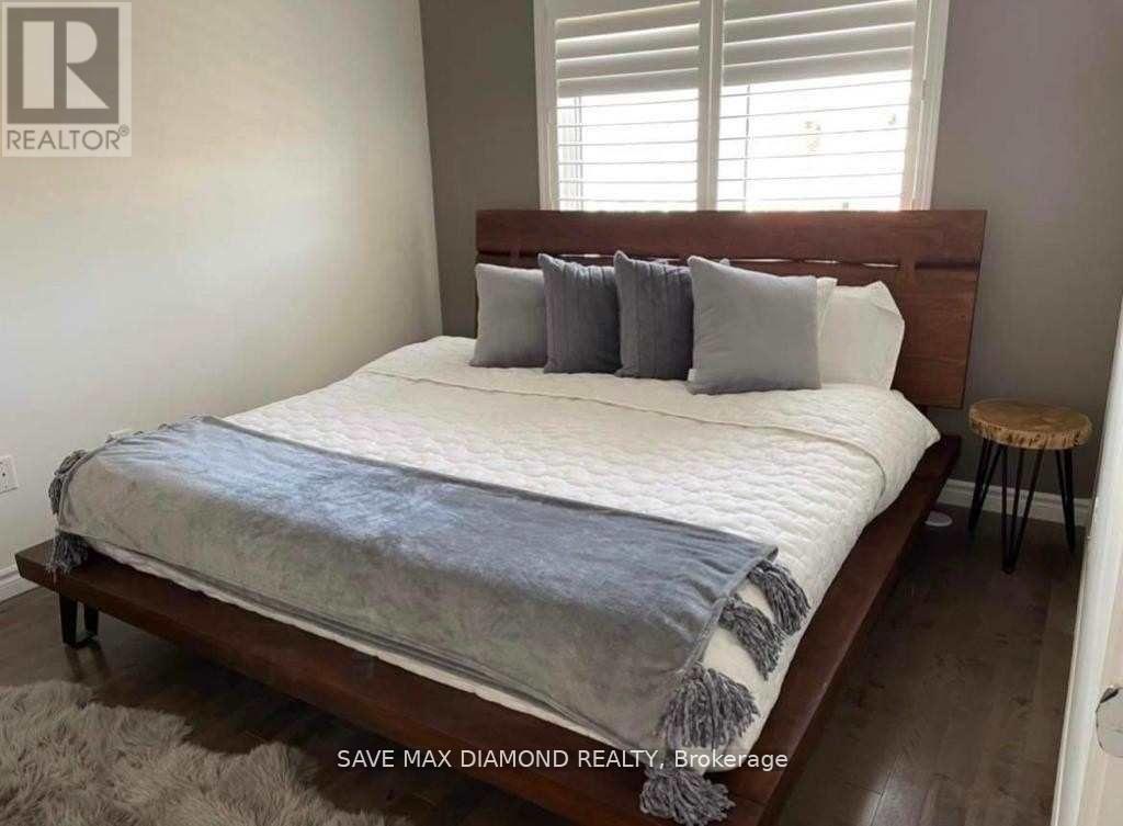 10 Minlow Way, Aurora, ON - Indoor Photo Showing Bedroom