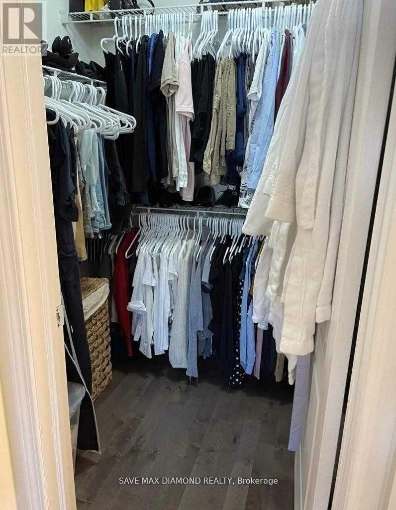 10 Minlow Way, Aurora, ON - Indoor With Storage