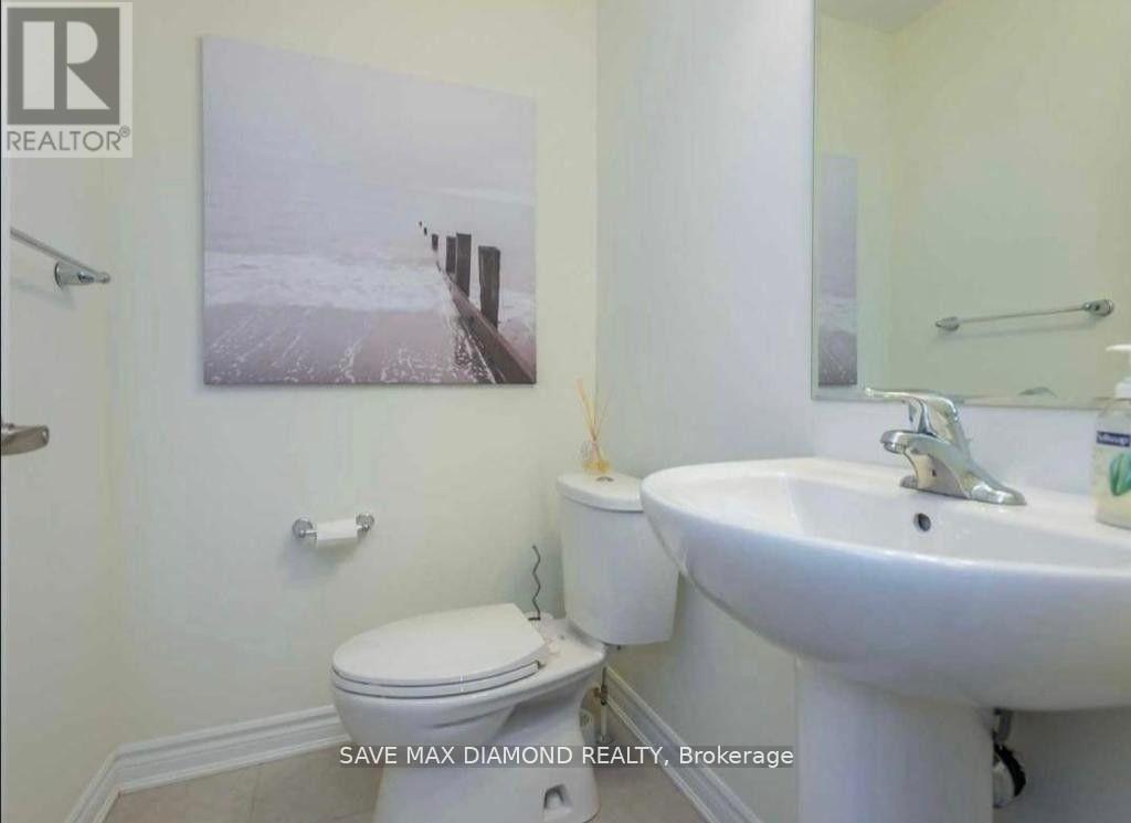 10 Minlow Way, Aurora, ON - Indoor Photo Showing Bathroom