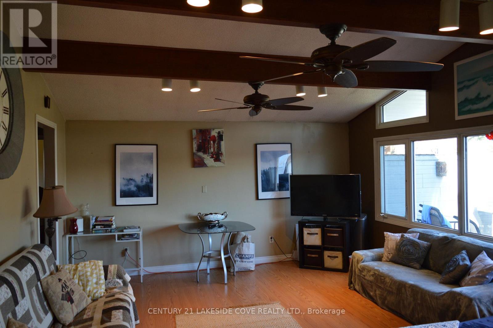 21 Turtle Path, Ramara, ON - Indoor Photo Showing Living Room