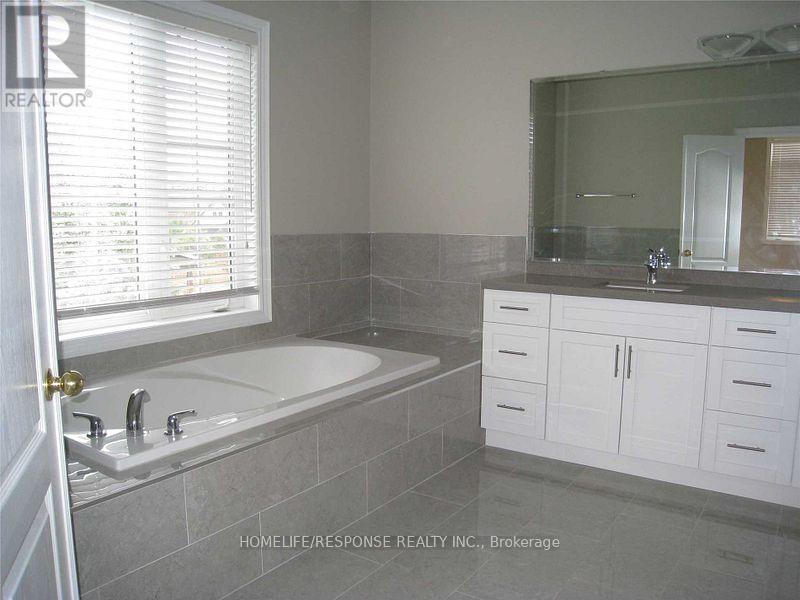 Upper Level - 2 Mcnutt Street, Brampton, ON - Indoor Photo Showing Bathroom