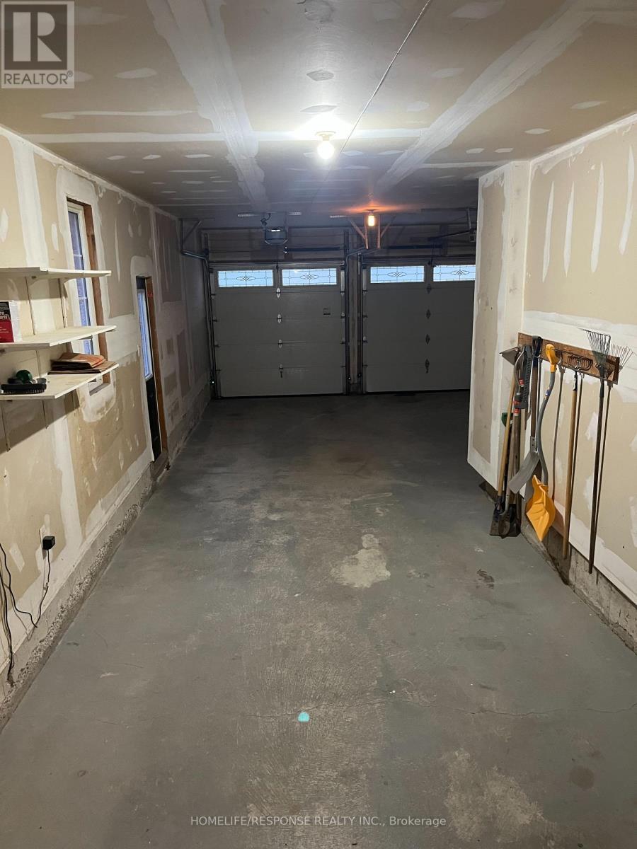 Upper Level - 2 Mcnutt Street, Brampton, ON - Indoor Photo Showing Garage