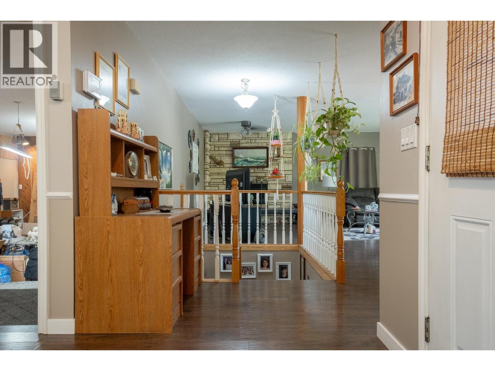 Entry - 1801 Mission Road, Vernon, BC - Indoor Photo Showing Other Room