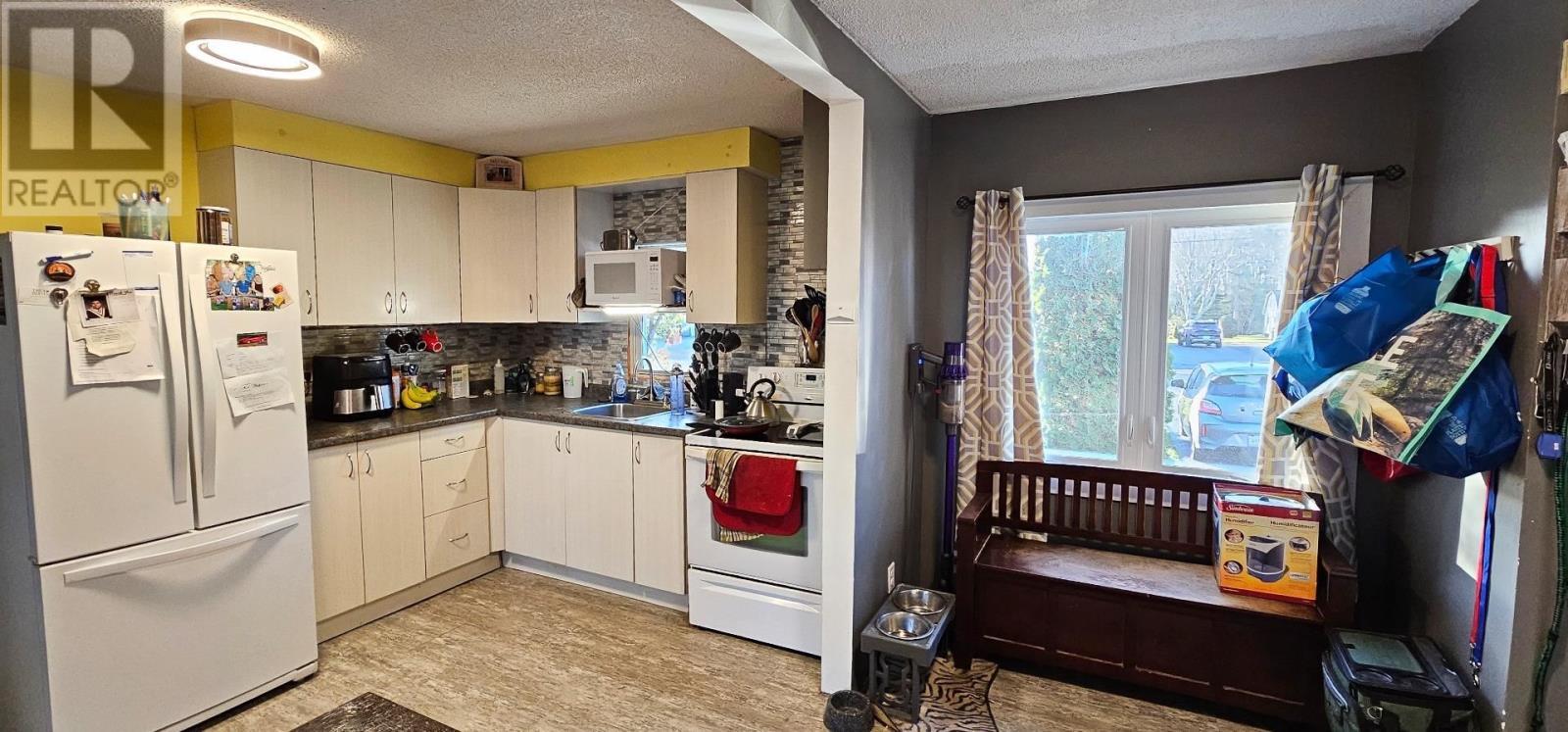 141 Federation St, Thessalon, ON - Indoor Photo Showing Kitchen
