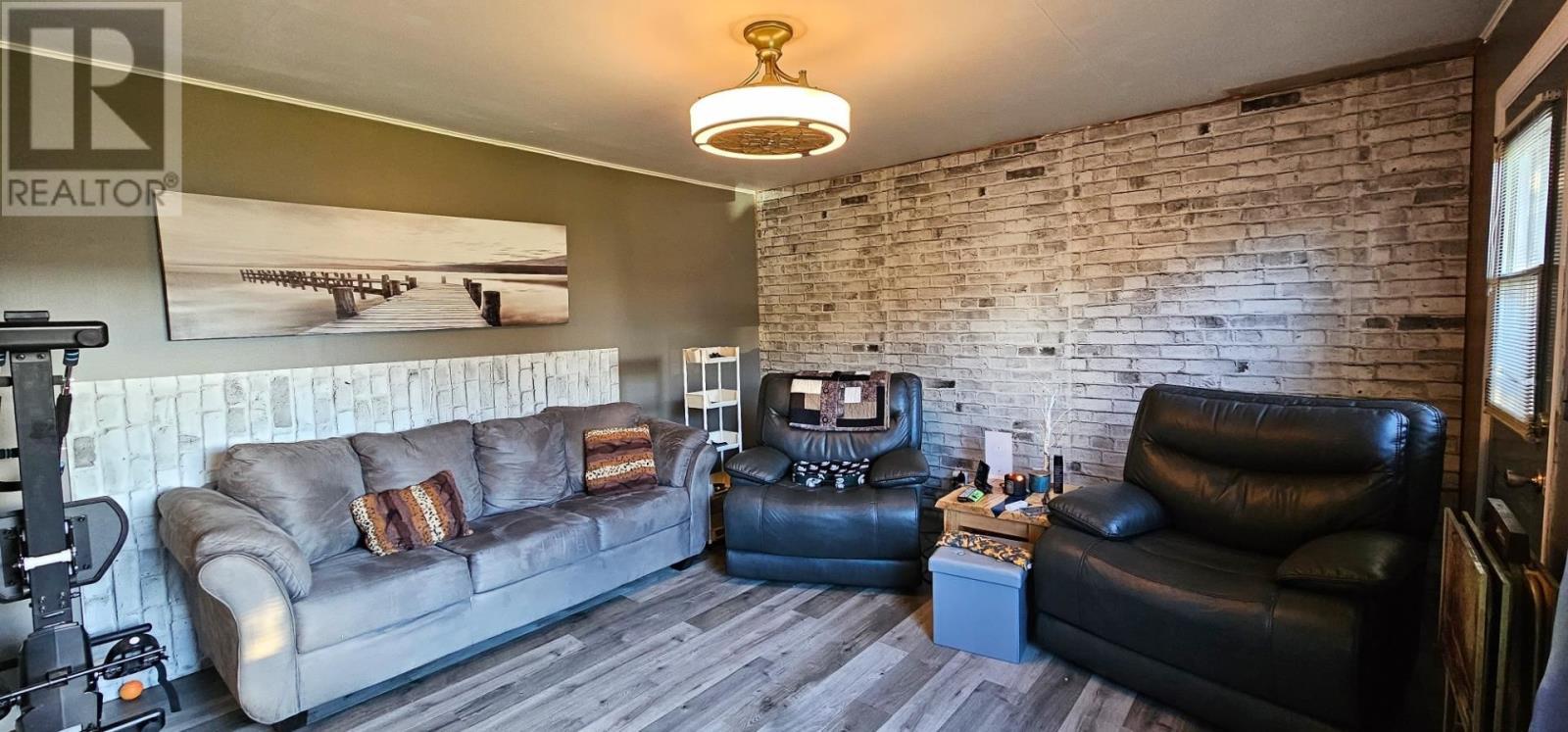 141 Federation St, Thessalon, ON - Indoor Photo Showing Living Room