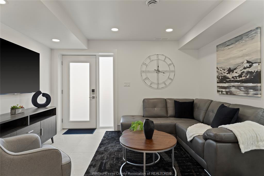 2-171 Robson Road, Leamington, ON