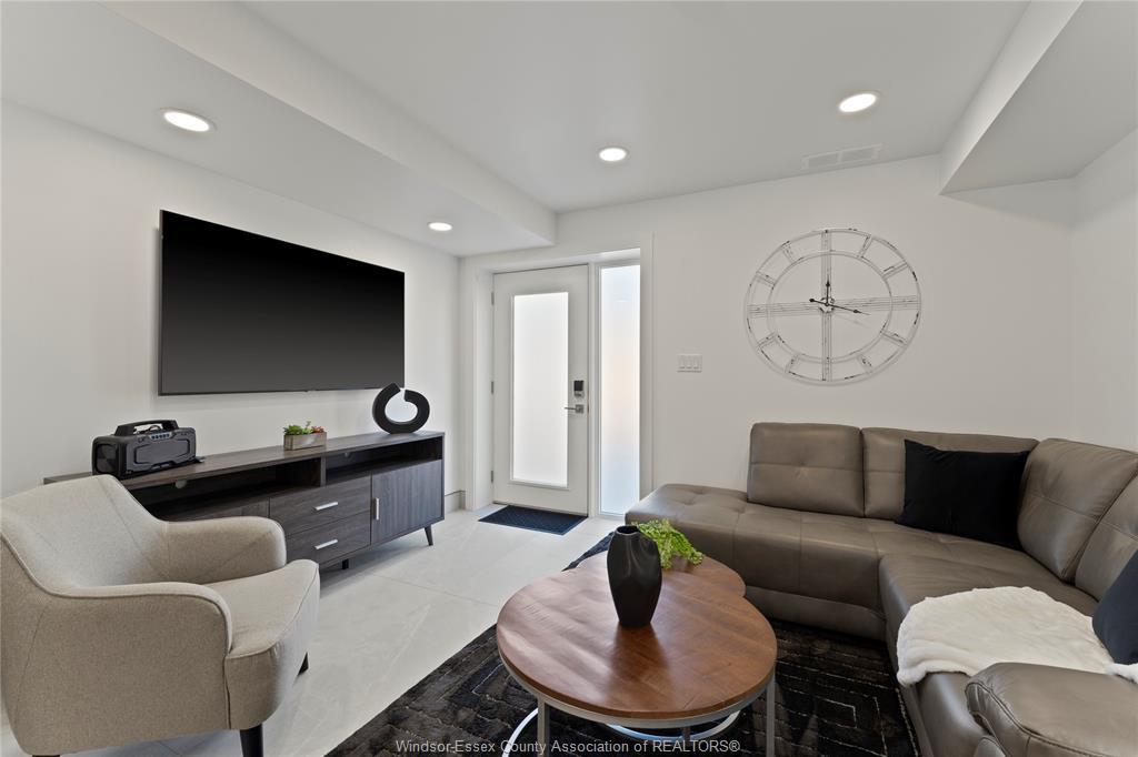 2-171 Robson Road, Leamington, ON