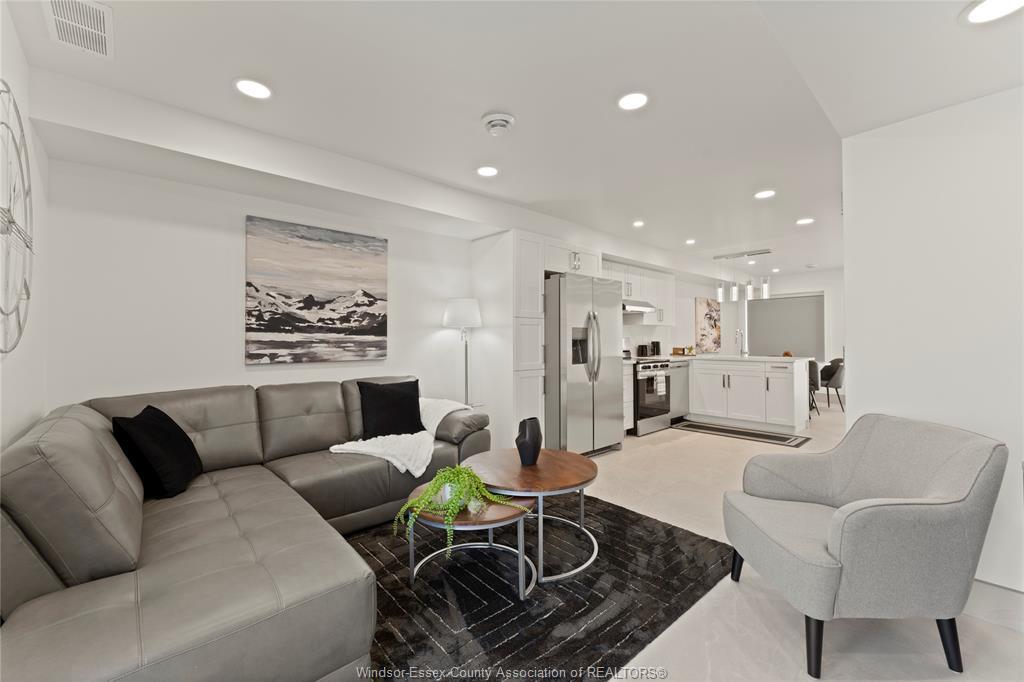 2-171 Robson Road, Leamington, ON