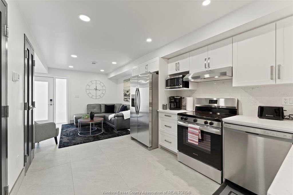 2-171 Robson Road, Leamington, ON