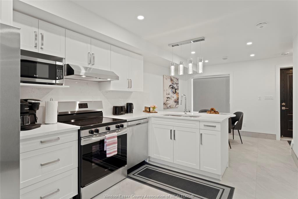 2-171 Robson Road, Leamington, ON