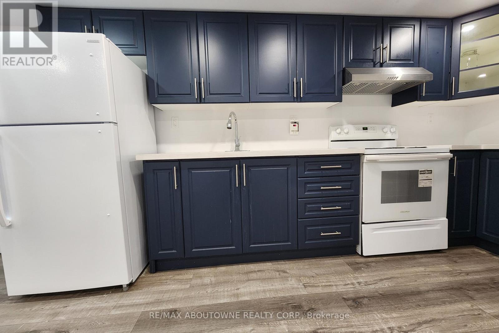 12 Ramsey Crescent, Hamilton, ON - Indoor Photo Showing Kitchen