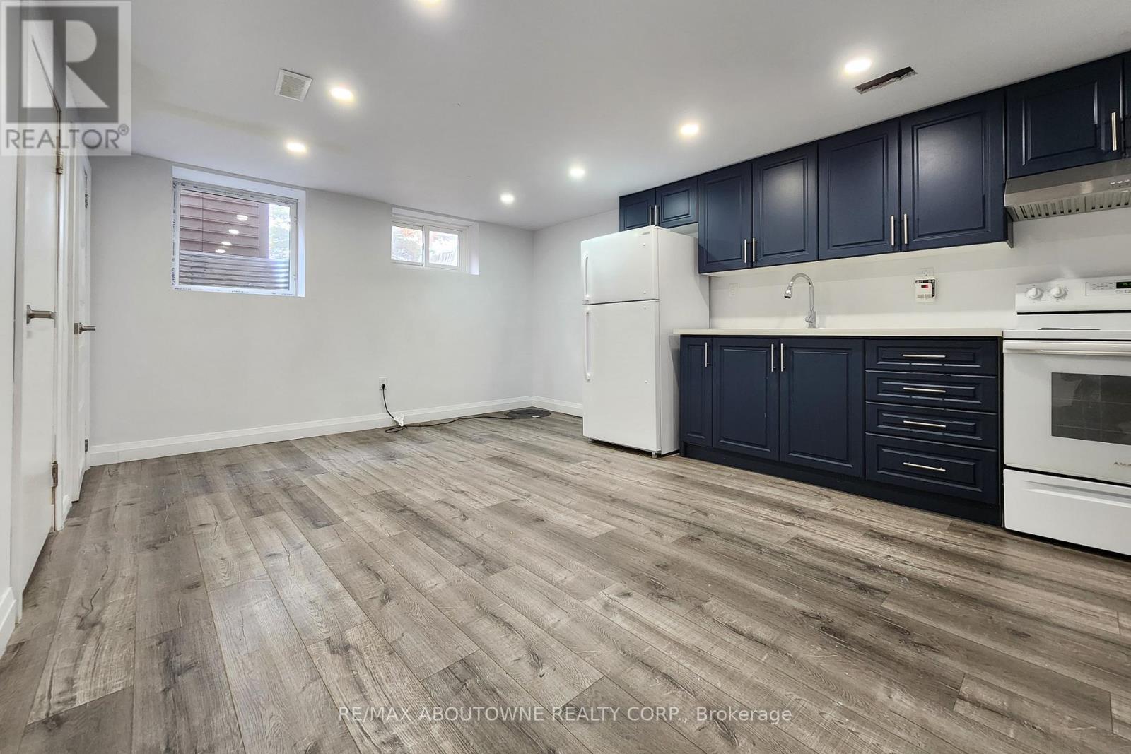 12 Ramsey Crescent, Hamilton, ON - Indoor Photo Showing Other Room