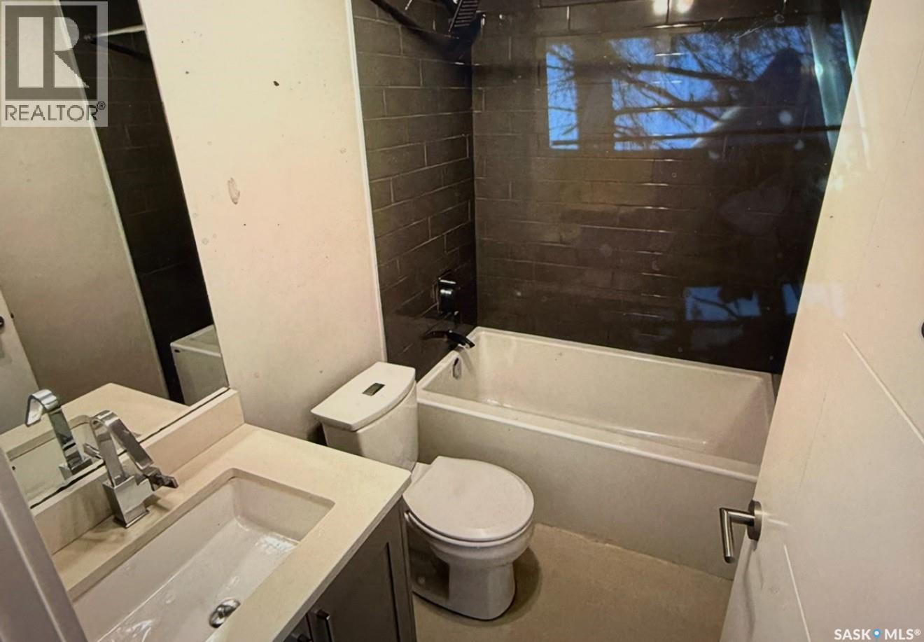 482 Kloppenburg Street, Saskatoon, SK - Indoor Photo Showing Bathroom