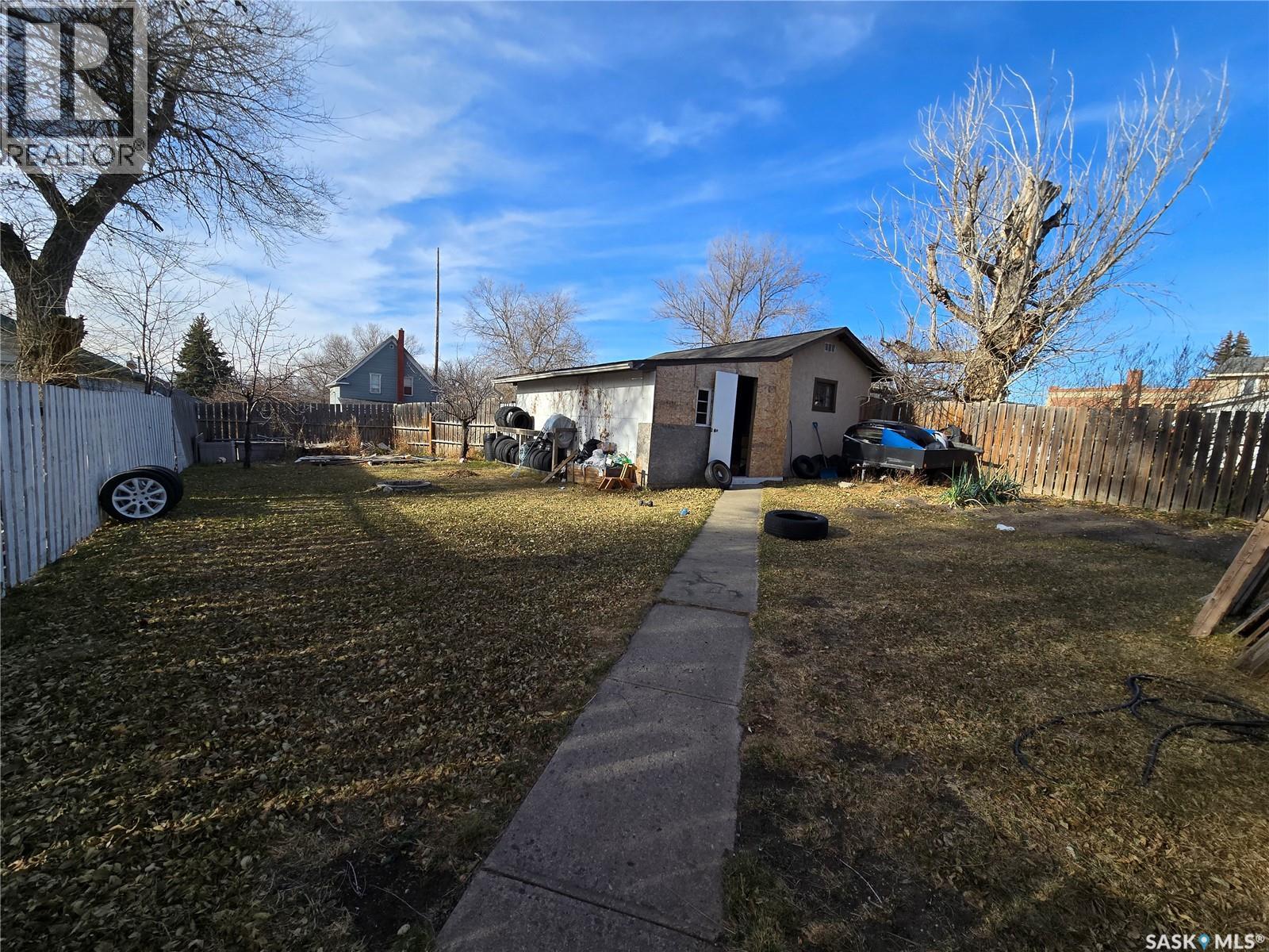 96 7Th Avenue Ne, Swift Current, SK - Outdoor