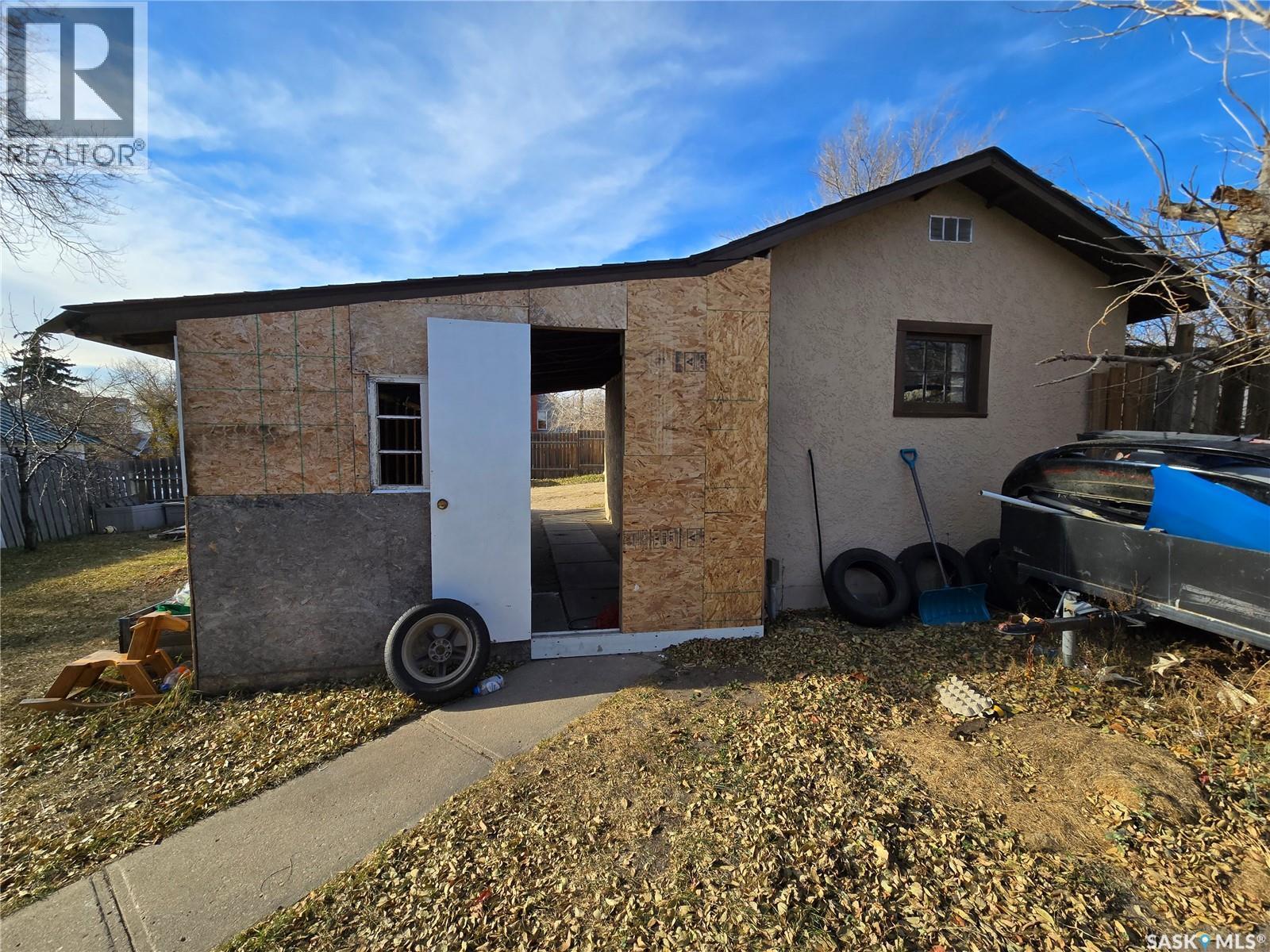 96 7Th Avenue Ne, Swift Current, SK - Outdoor
