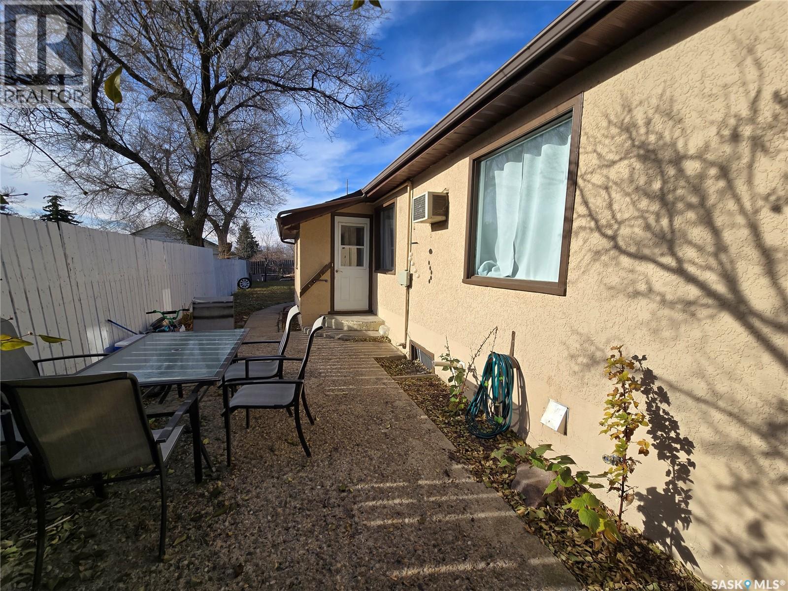 96 7Th Avenue Ne, Swift Current, SK - Outdoor