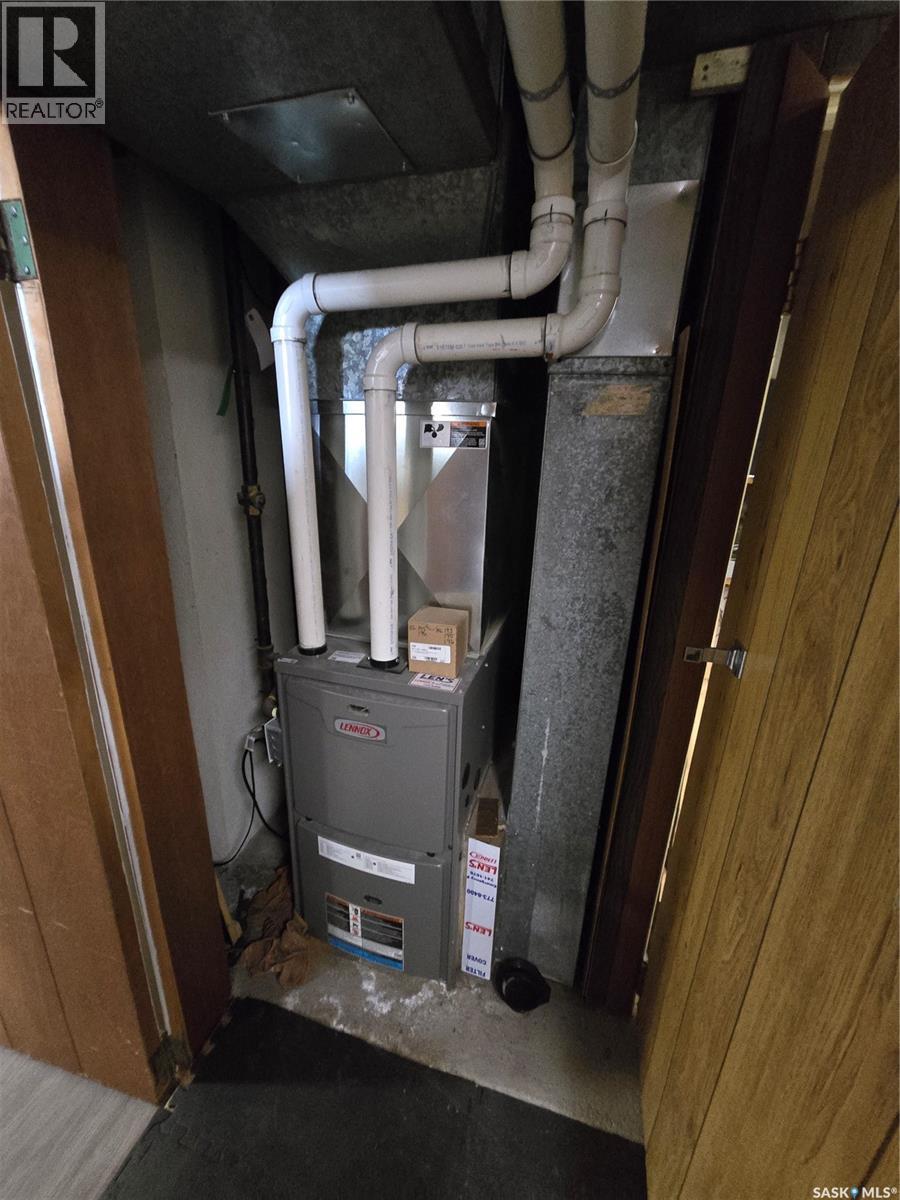 96 7Th Avenue Ne, Swift Current, SK - Indoor Photo Showing Basement