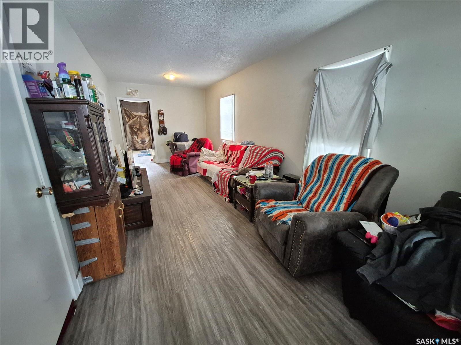 212 7Th Street Ne, Weyburn, SK - Indoor