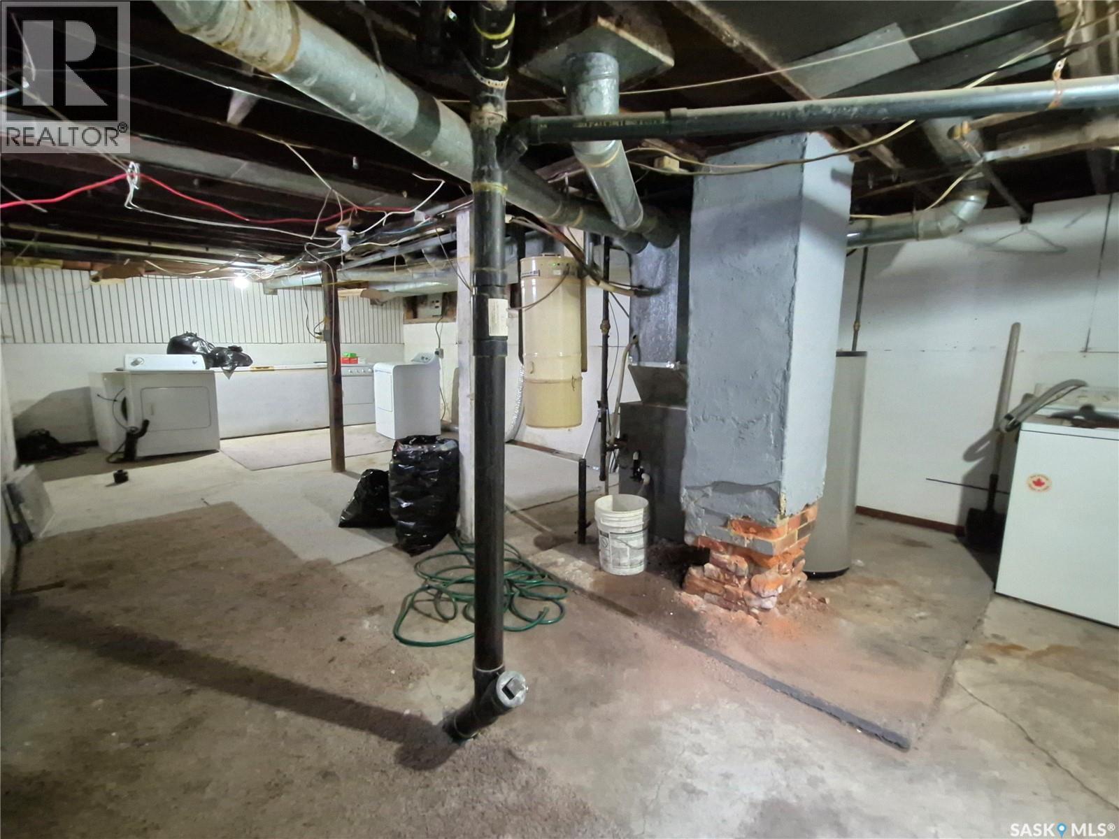 212 7Th Street Ne, Weyburn, SK - Indoor Photo Showing Basement