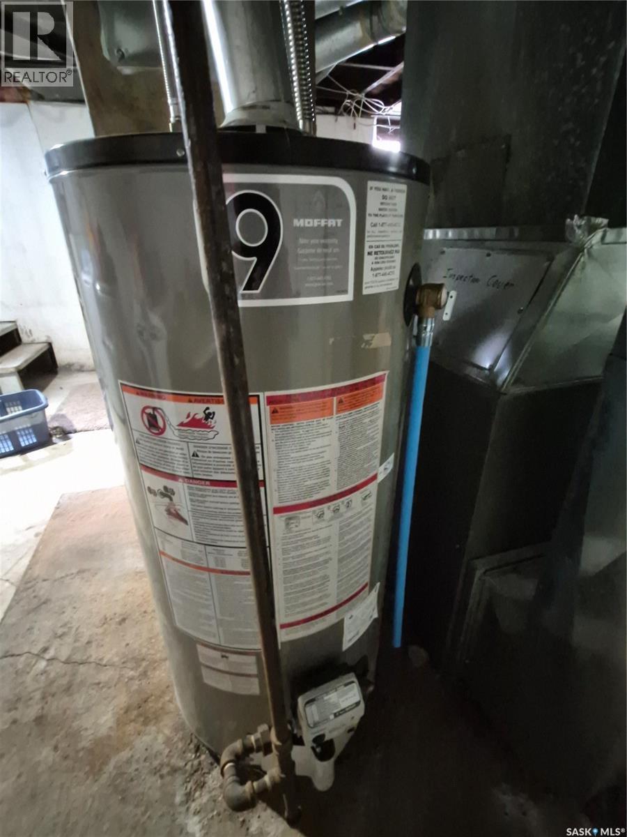 212 7Th Street Ne, Weyburn, SK - Indoor Photo Showing Basement