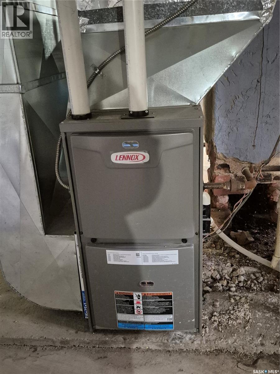 212 7Th Street Ne, Weyburn, SK - Indoor Photo Showing Basement
