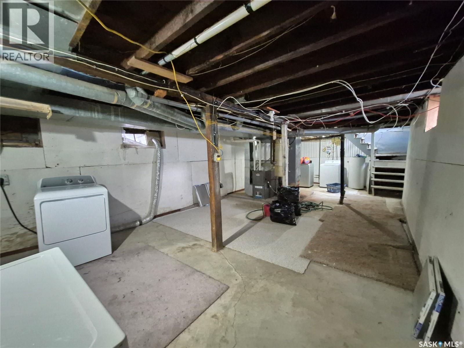 212 7Th Street Ne, Weyburn, SK - Indoor Photo Showing Basement