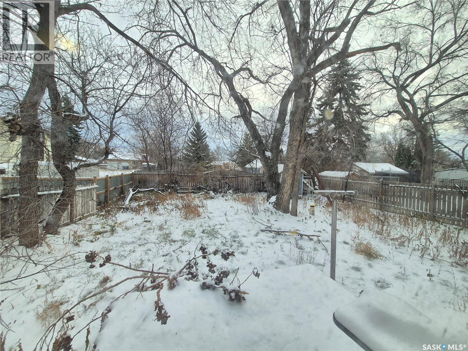 212 7Th Street Ne, Weyburn, SK - Outdoor