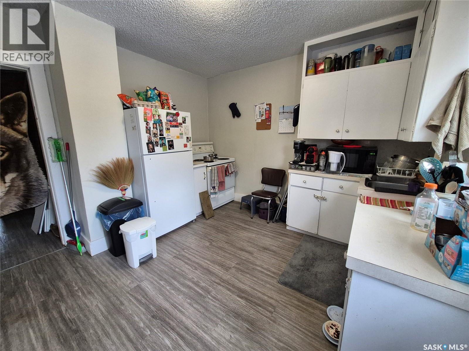 212 7Th Street Ne, Weyburn, SK - Indoor