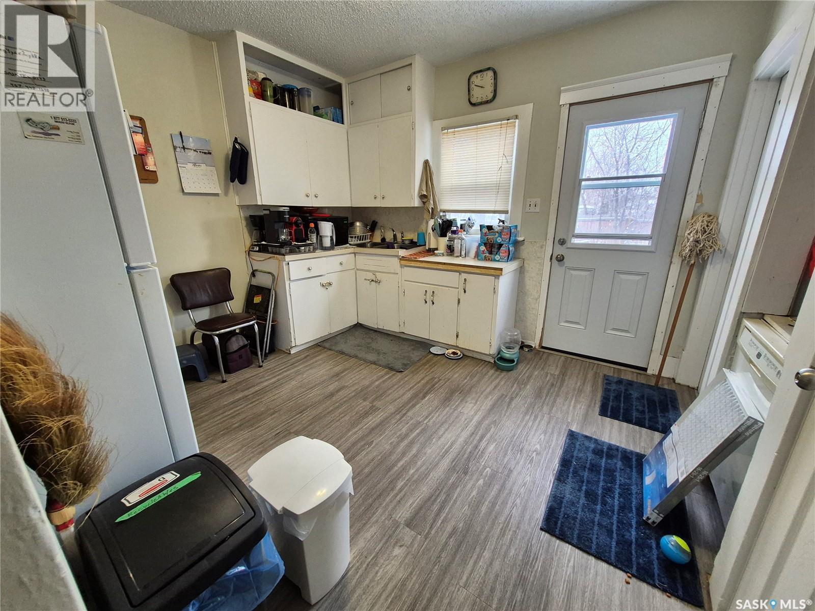 212 7Th Street Ne, Weyburn, SK - Indoor