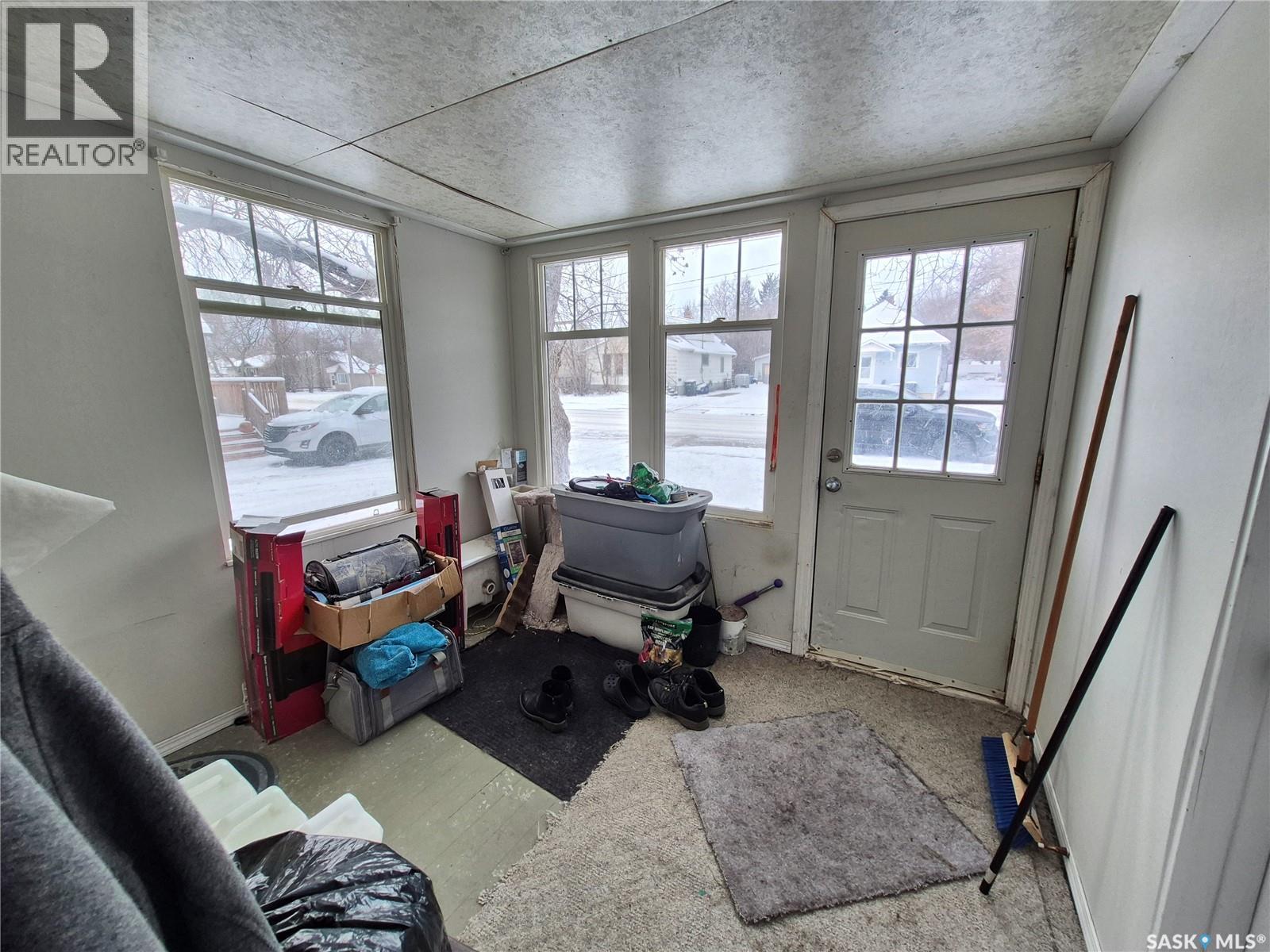 212 7Th Street Ne, Weyburn, SK - Indoor