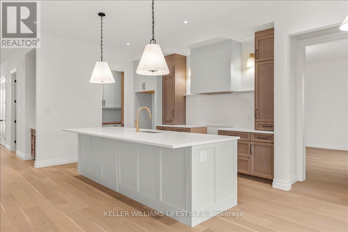 126 Fraser Crescent, Lambton Shores (Forest), ON - Indoor Photo Showing Kitchen With Upgraded Kitchen