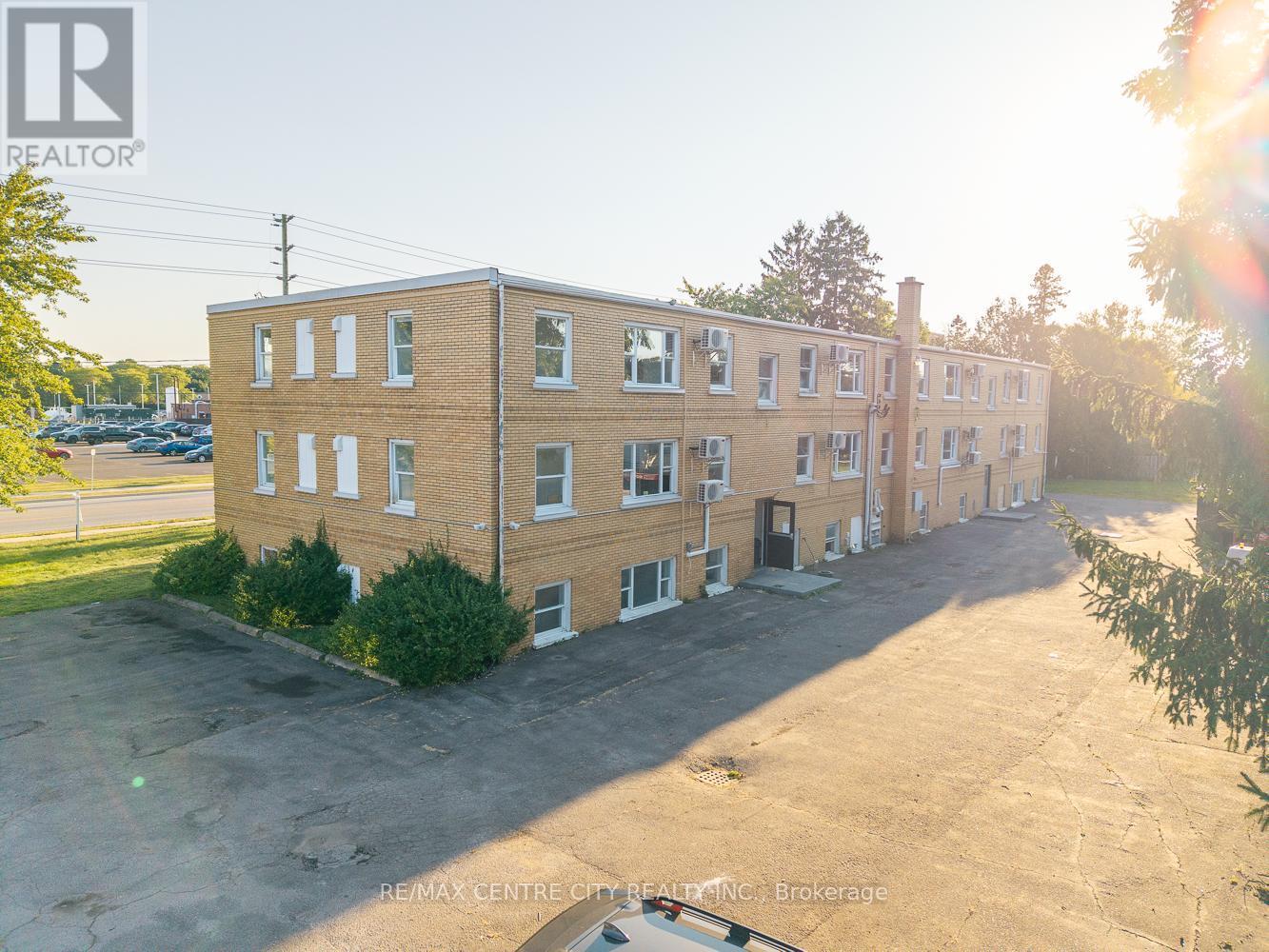 13 - 232 Elm Street, St. Thomas, ON - Outdoor