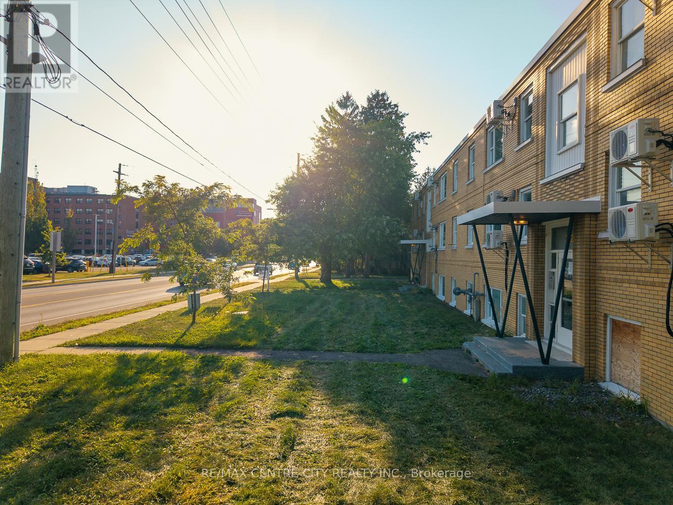 13 - 232 Elm Street, St. Thomas, ON - Outdoor