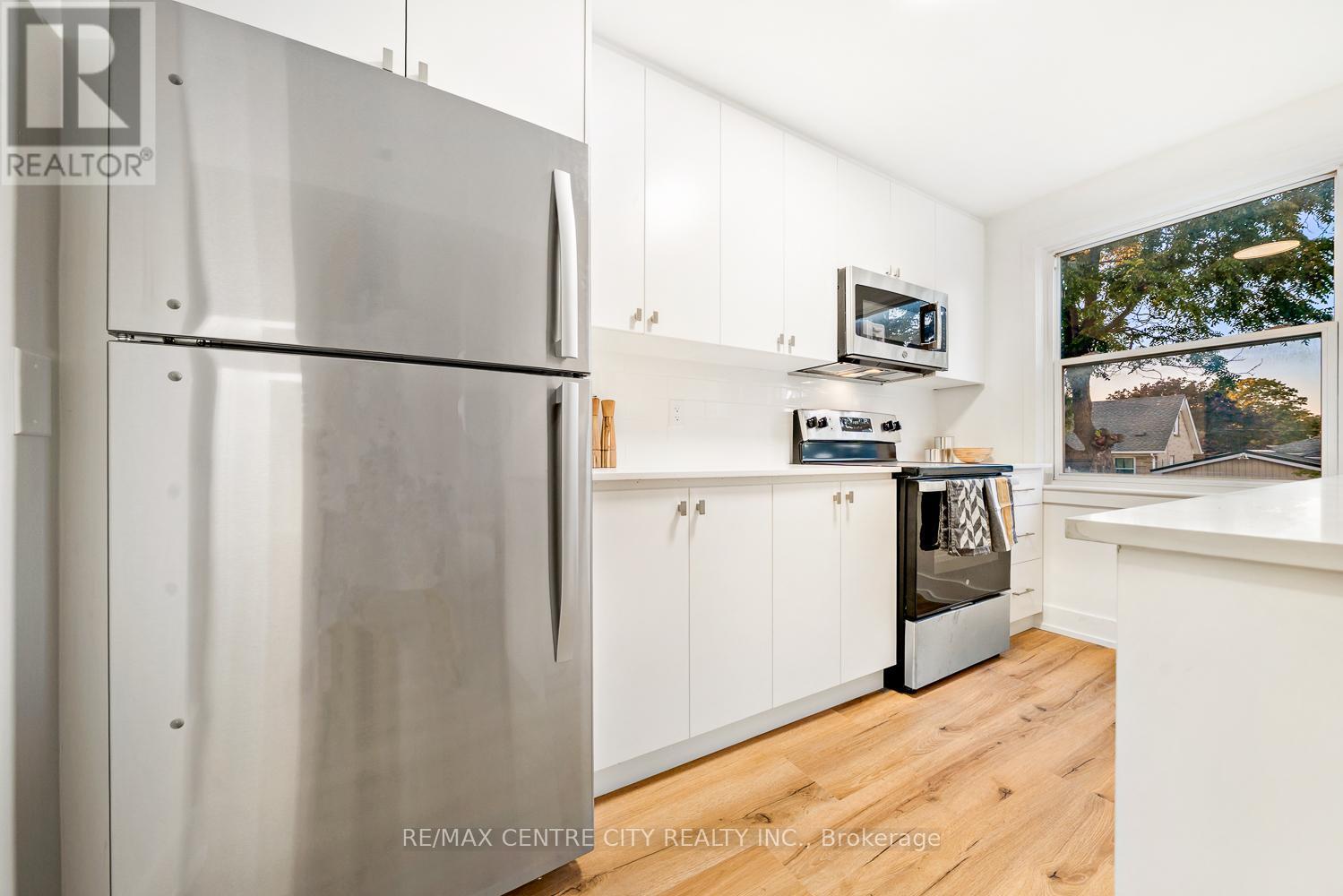 13 - 232 Elm Street, St. Thomas, ON - Indoor Photo Showing Kitchen