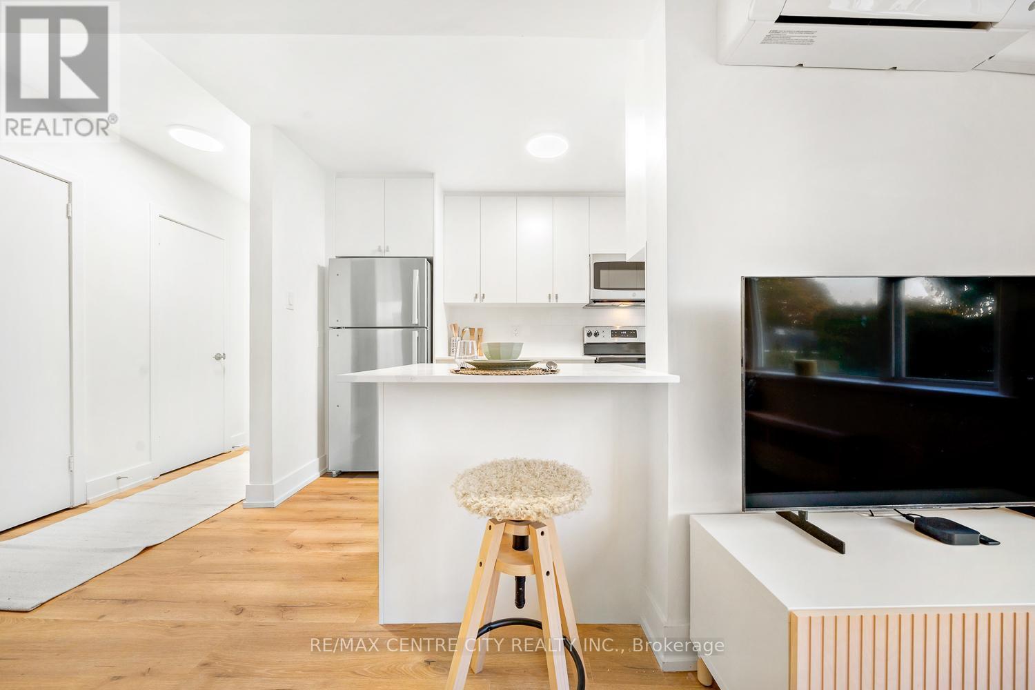 22 - 232 Elm Street, St. Thomas, ON - Indoor Photo Showing Kitchen