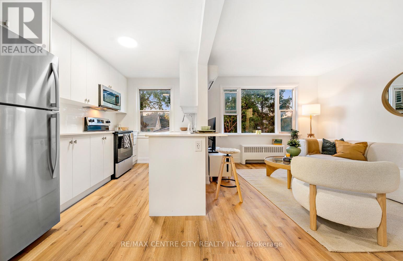 22 - 232 Elm Street, St. Thomas, ON - Indoor Photo Showing Kitchen