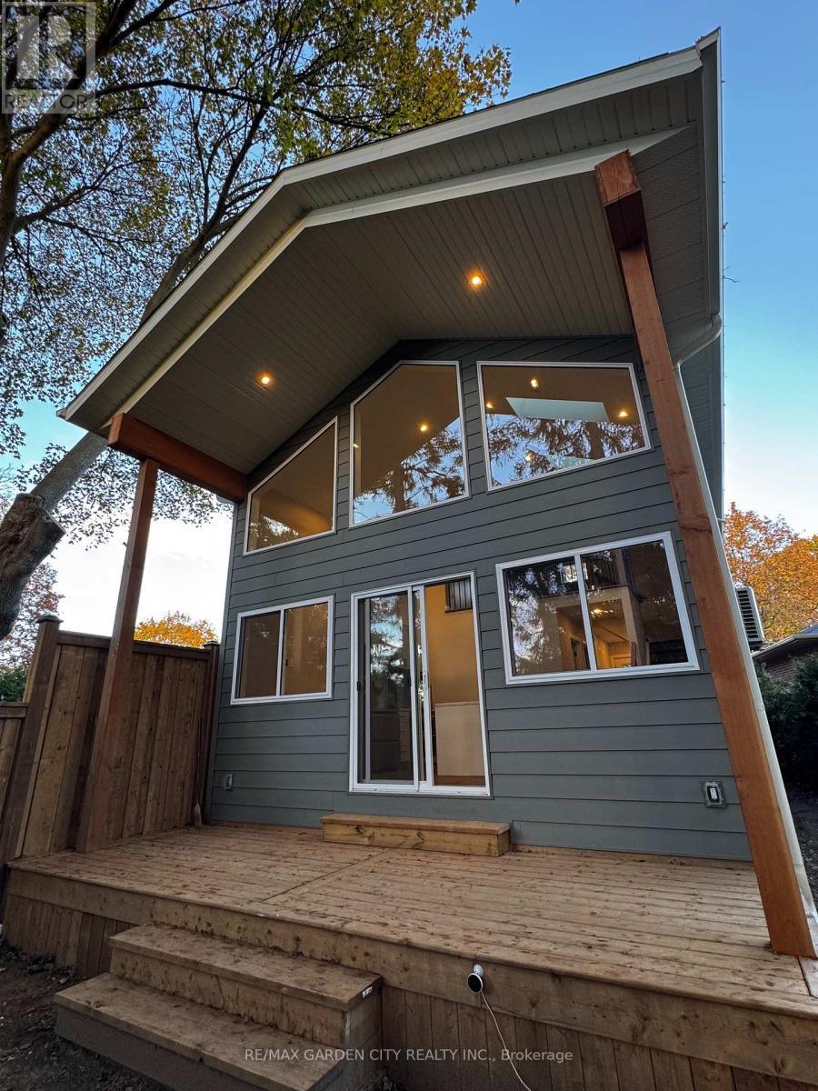 28A Kenworth Drive, St. Catharines (Carlton/Bunting), ON - Outdoor With Exterior