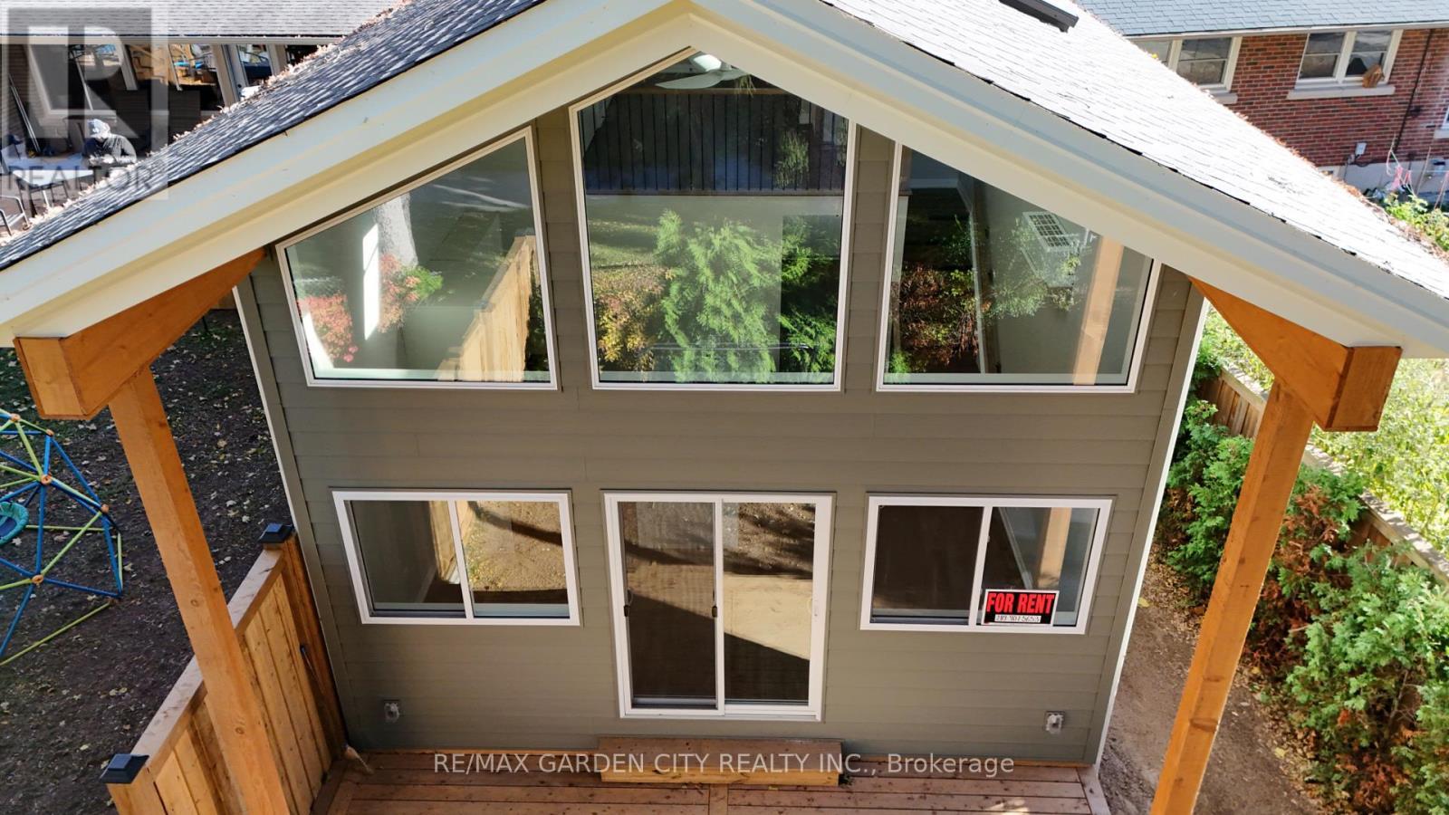 28A Kenworth Drive, St. Catharines (Carlton/Bunting), ON - Outdoor With Exterior