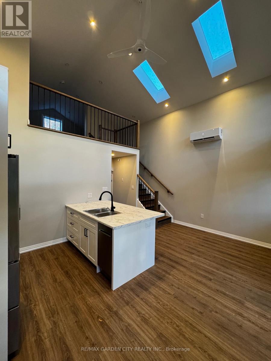 28A Kenworth Drive, St. Catharines (Carlton/Bunting), ON - Indoor