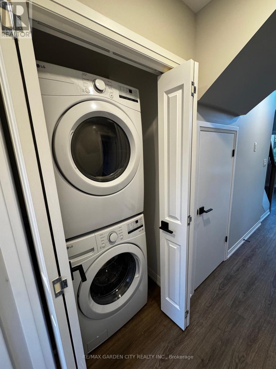 28A Kenworth Drive, St. Catharines (Carlton/Bunting), ON - Indoor Photo Showing Laundry Room